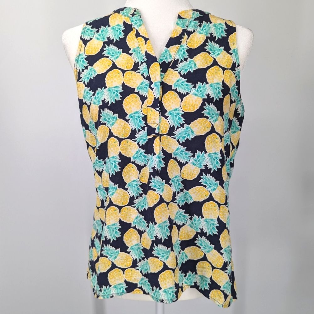 Crown & Ivy Black Yellow Green Sleeveless V-Neck Pineapple Print Blouse Small